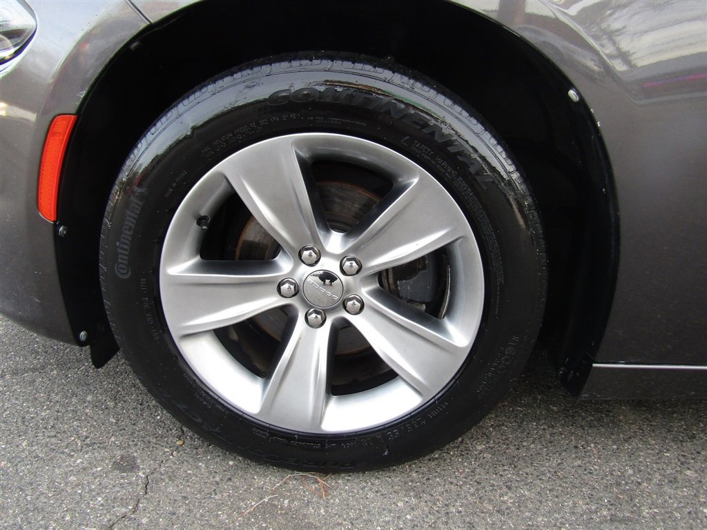 Used 2015 Dodge Charger SE w/ Sport Appearance Group image 16