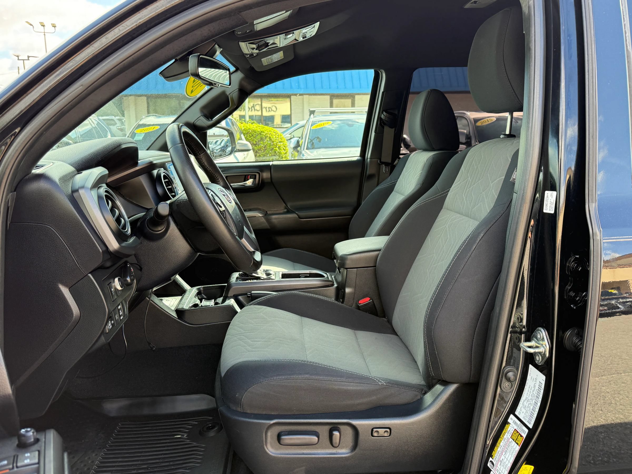 Used 2020 Toyota Tacoma TRD Off-Road w/ Technology Package AWD/4WD image 15