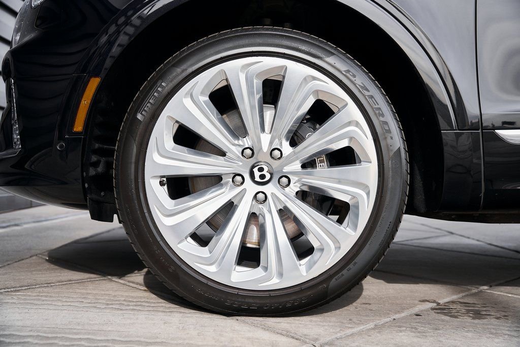 Used 2023 Bentley Bentayga Extended Wheelbase AWD/4WD image 3