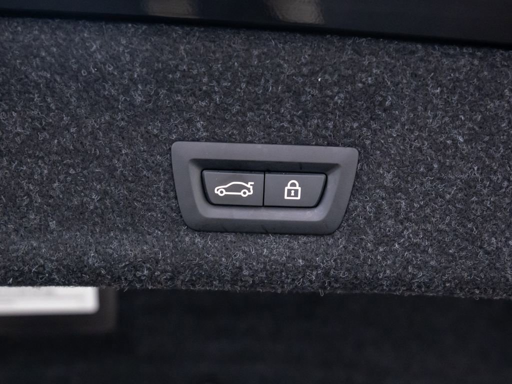 Used 2021 BMW 330i xDrive Sedan w/ M Sport Package image 32