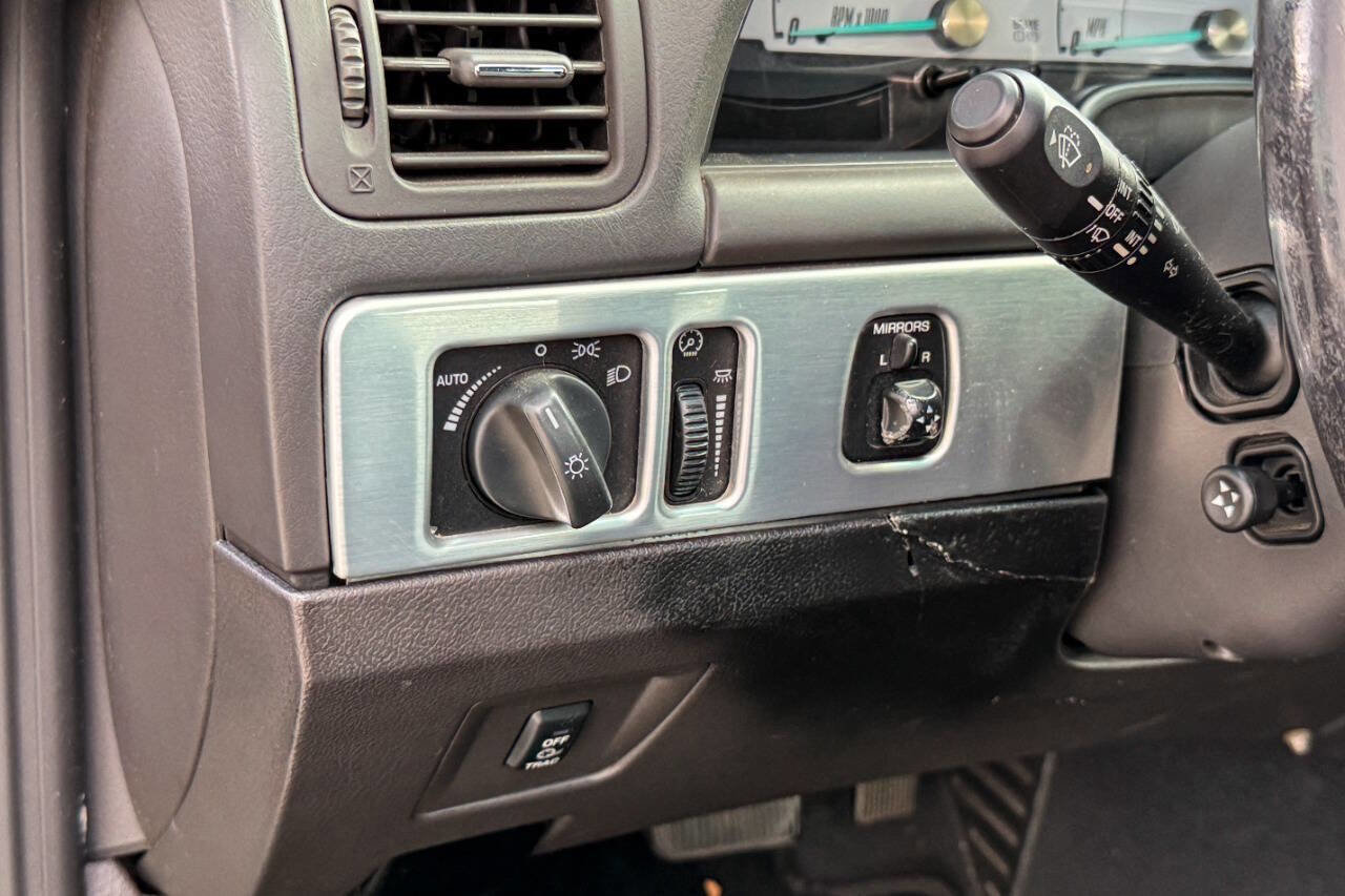 Used 2002 Ford Thunderbird Deluxe image 39