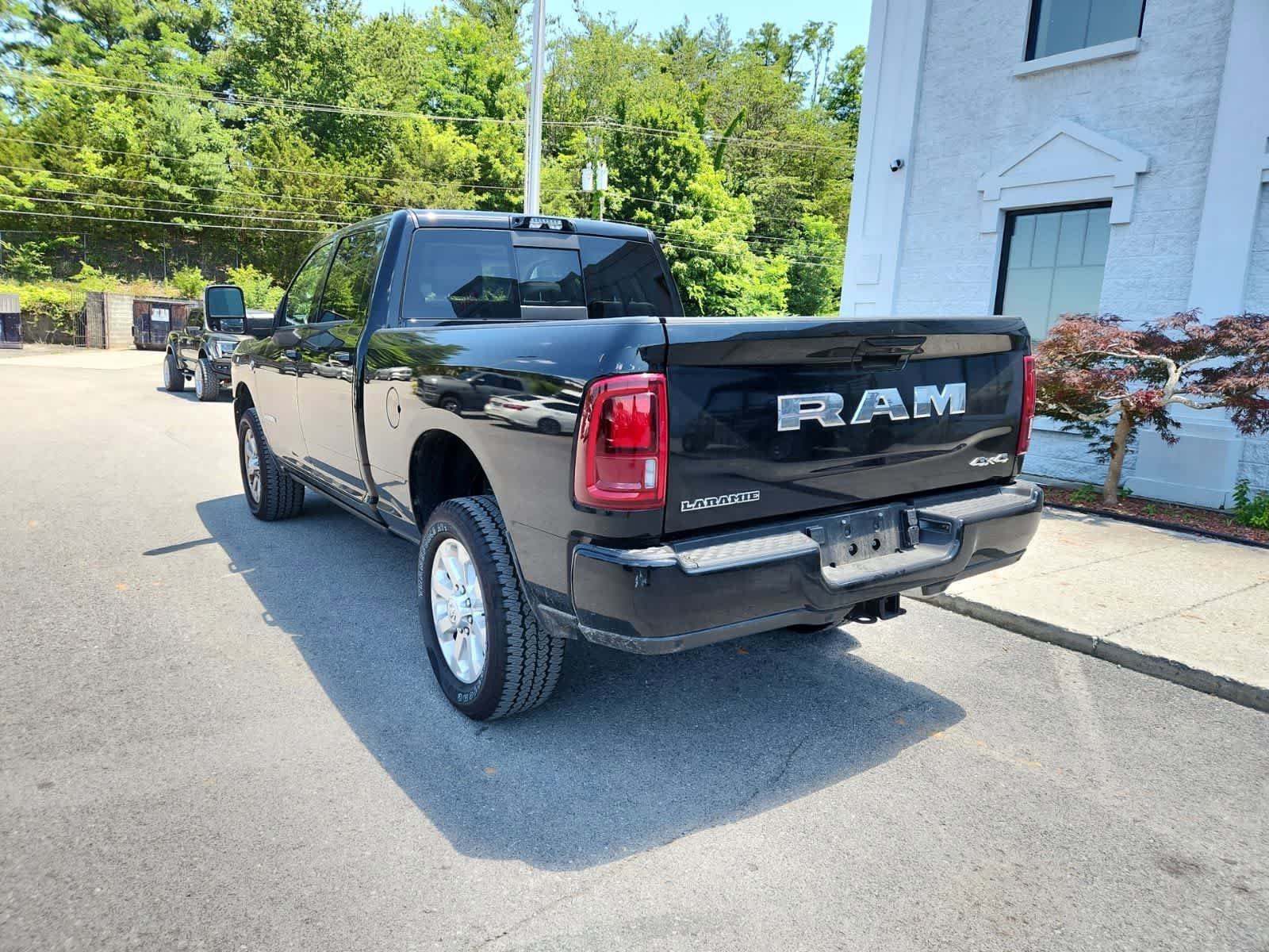 Used 2026 RAM 2500 Laramie AWD/4WD image 3