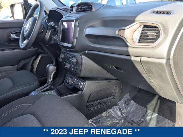 Used 2023 Jeep Renegade Latitude AWD/4WD image 23
