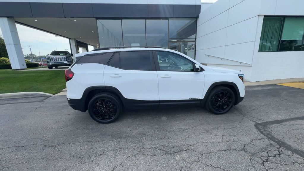 Certified 2022 GMC Terrain SLE w/ Driver Convenience Package image 9