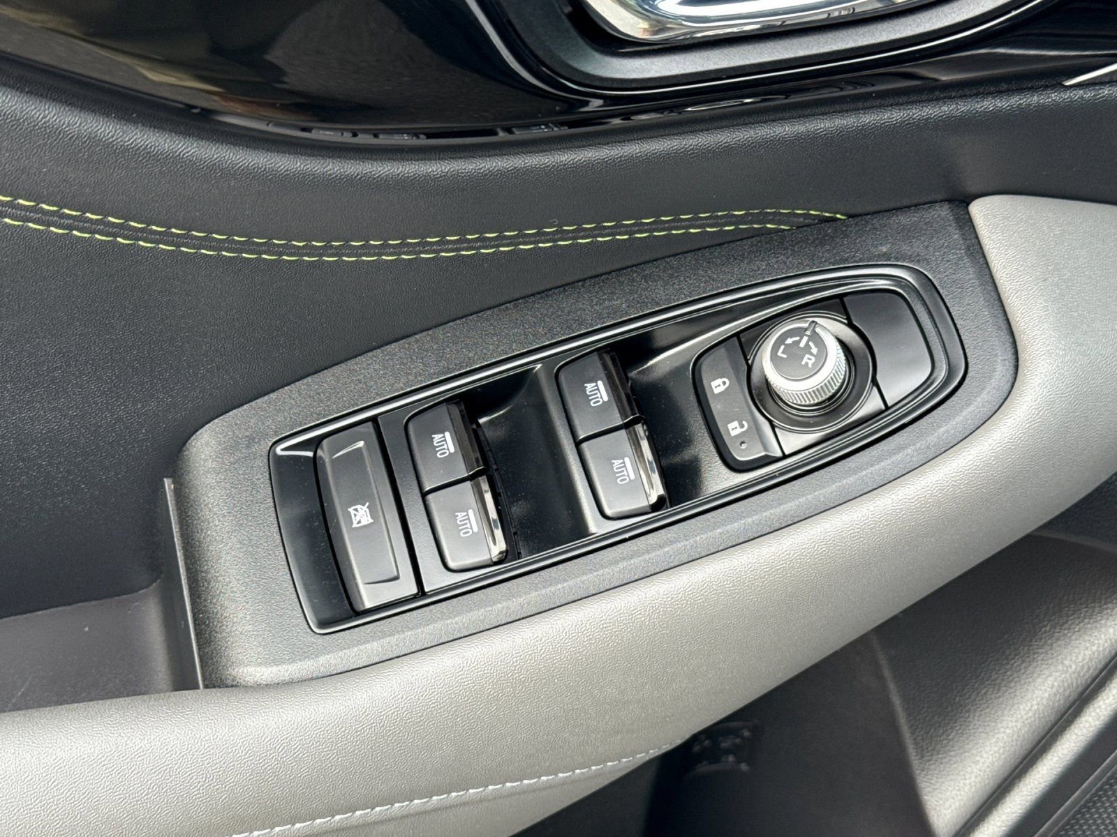 Used 2025 Subaru Outback Onyx Edition image 12