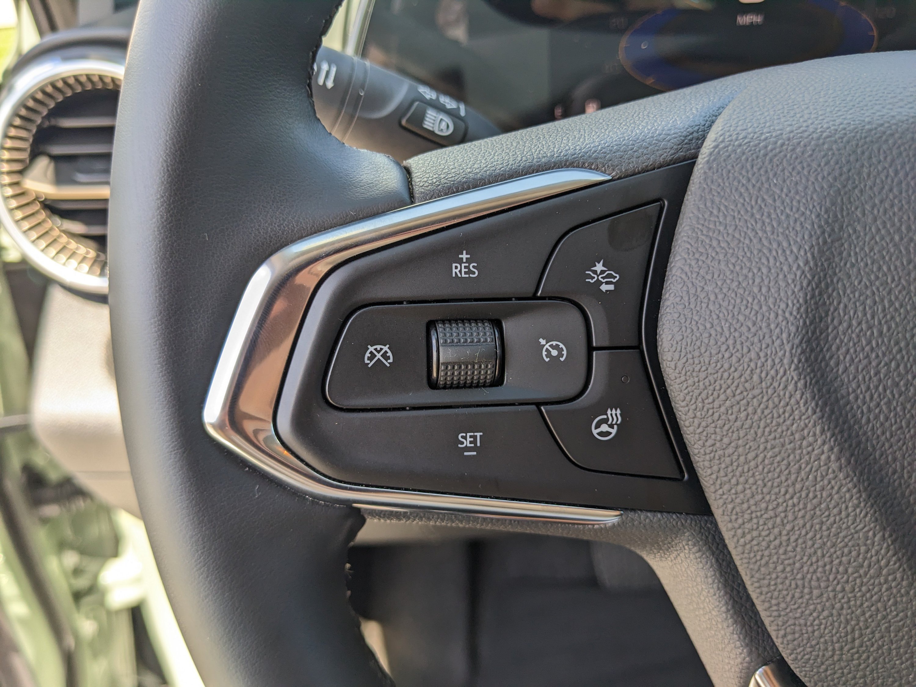 Used 2025 Chevrolet Trax ACTIV w/ Driver Confidence Package FWD image 32
