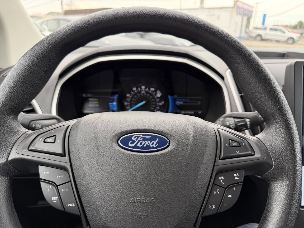 Used 2021 Ford Edge SE image 19