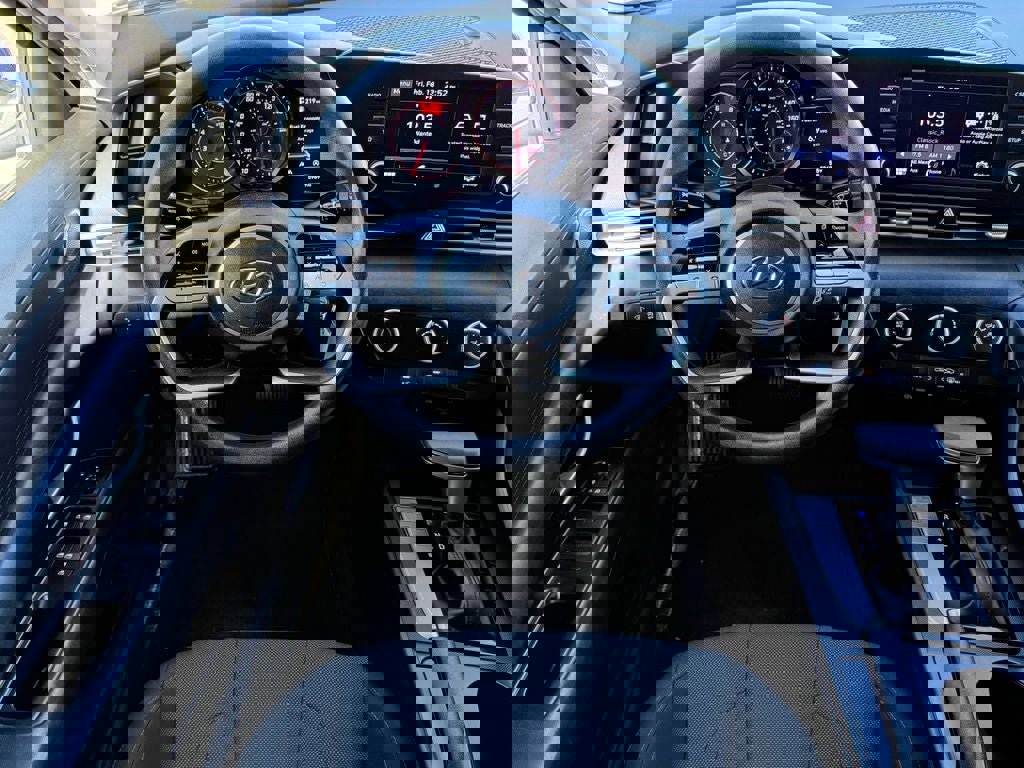 Used 2022 Hyundai Elantra SE image 15