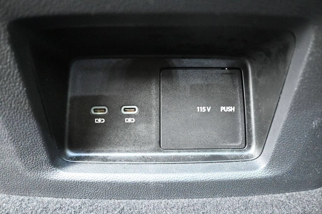 Used 2025 Volkswagen Atlas SE AWD/4WD image 18