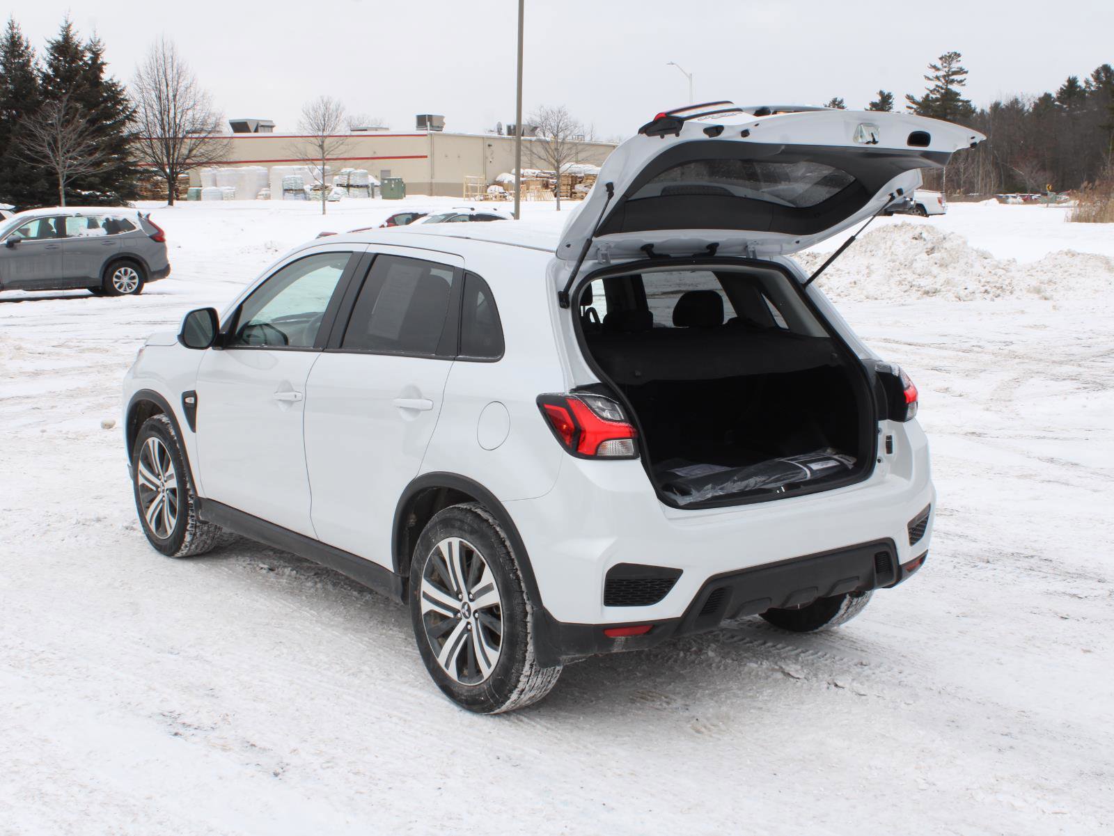 Used 2025 Mitsubishi Outlander Sport ES image 7