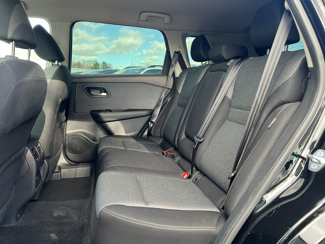 Used 2022 Nissan Rogue SV image 23