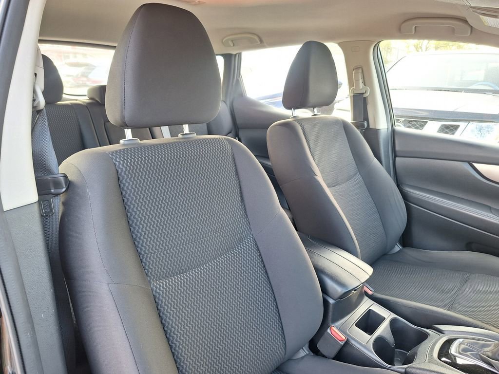 Used 2021 Nissan Rogue Sport S image 27