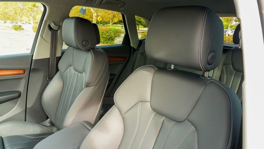 Used 2022 Audi Q5 e Premium w/ Convenience Package image 19