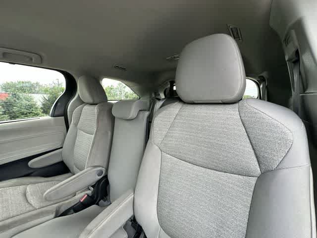 Used 2023 Toyota Sienna LE AWD/4WD image 16