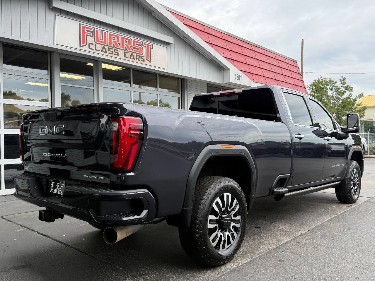 Used 2024 GMC Sierra 3500 Denali Ultimate image 3
