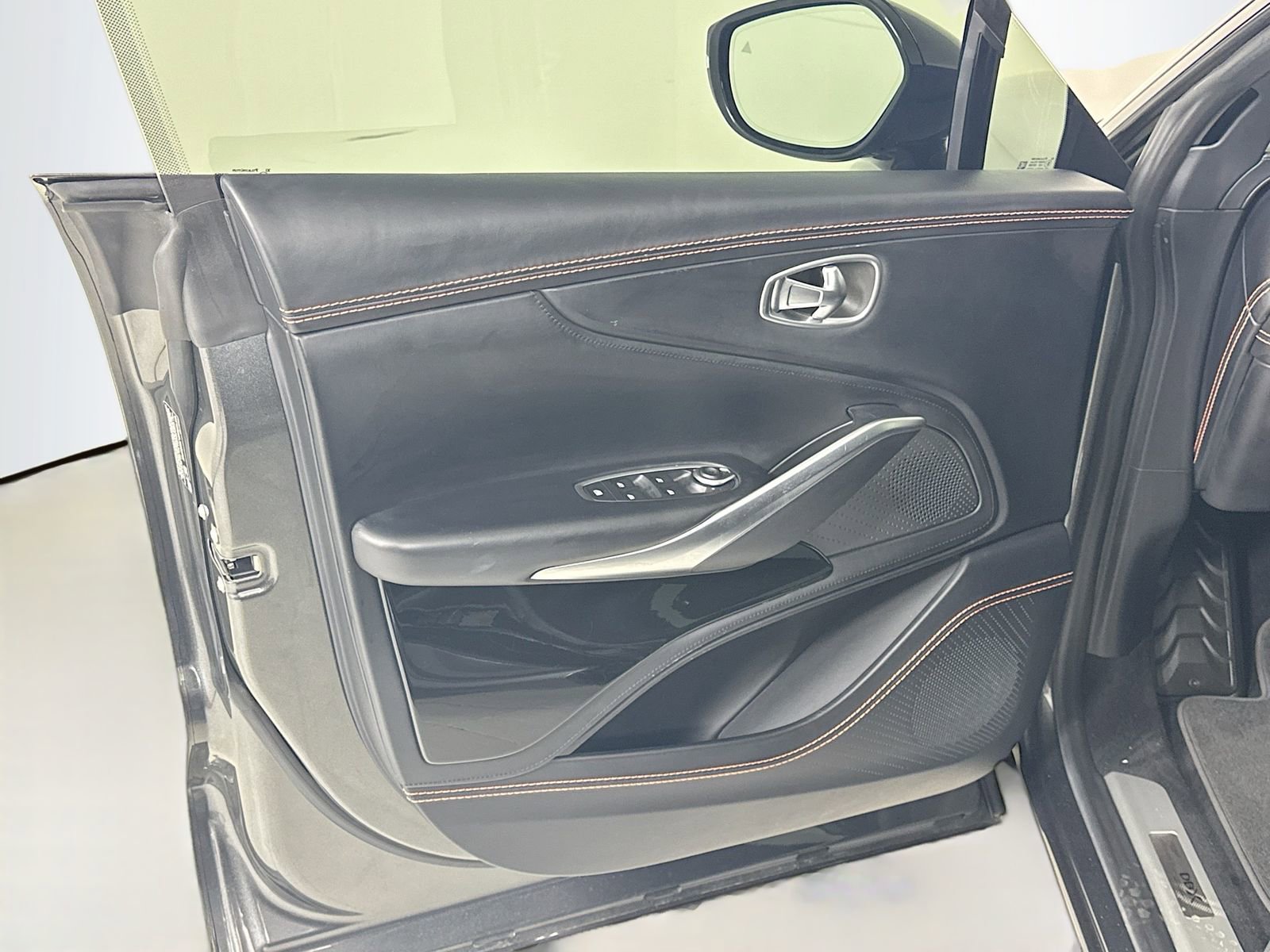 Used 2022 Aston Martin DBX image 15