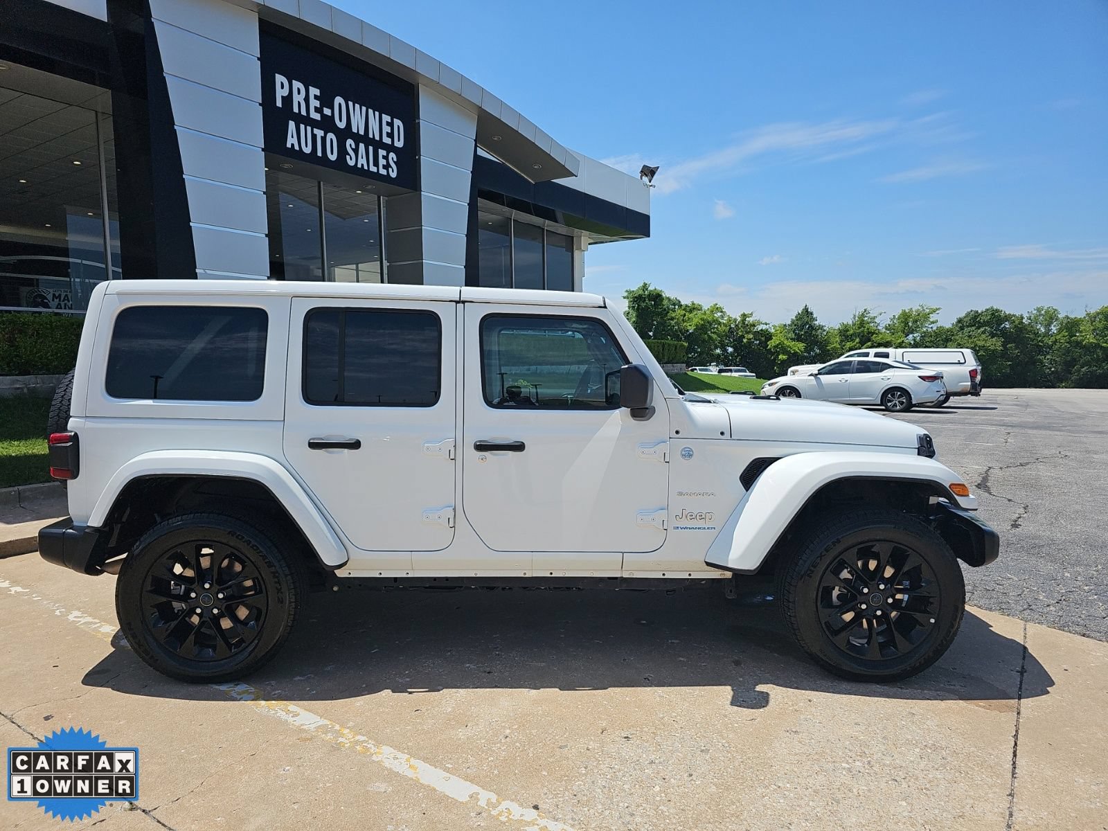 Used 2024 Jeep Wrangler Unlimited Sahara AWD/4WD image 2