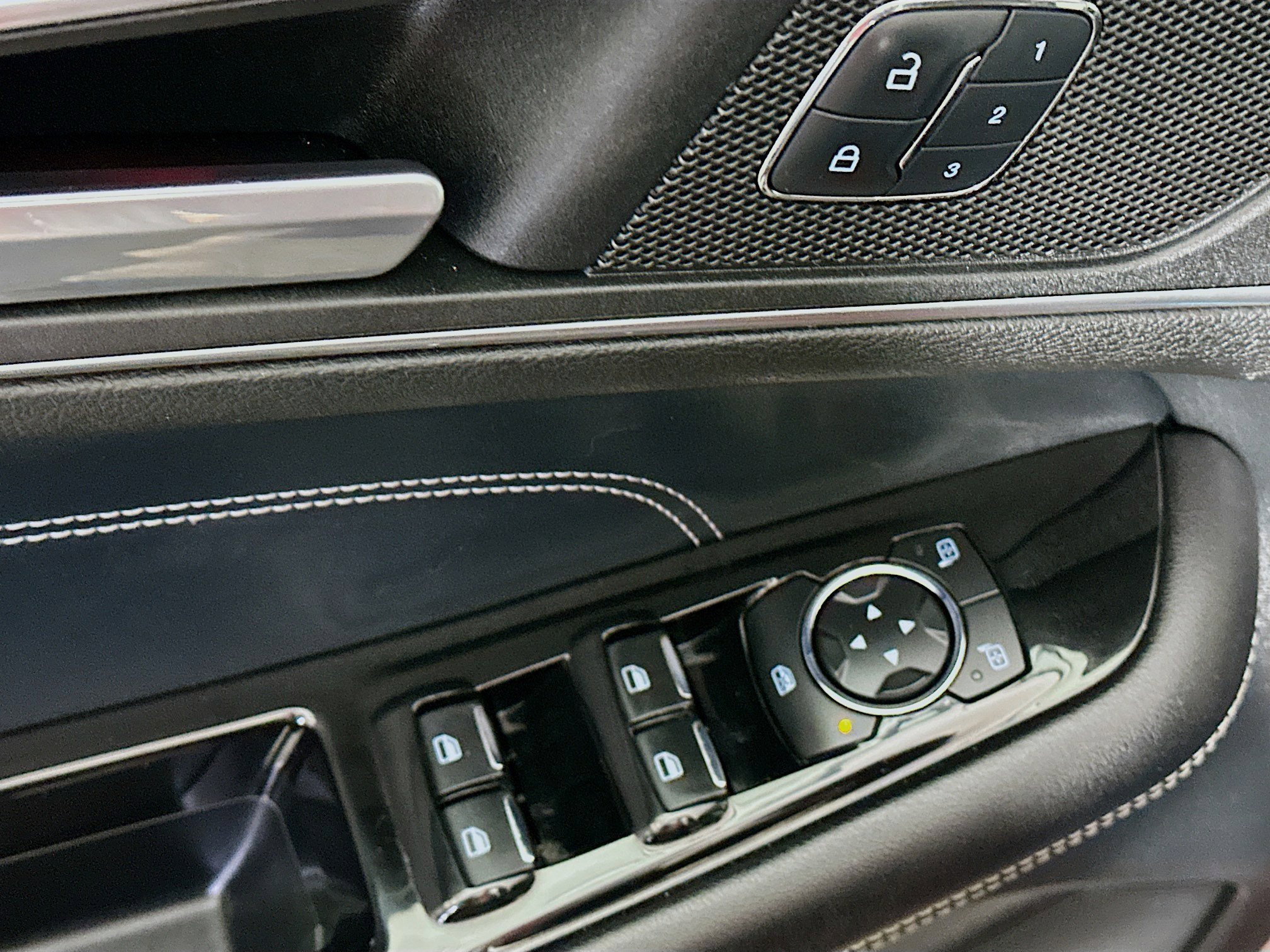 Used 2015 Ford Edge Titanium w/ Equipment Group 302A AWD/4WD image 15