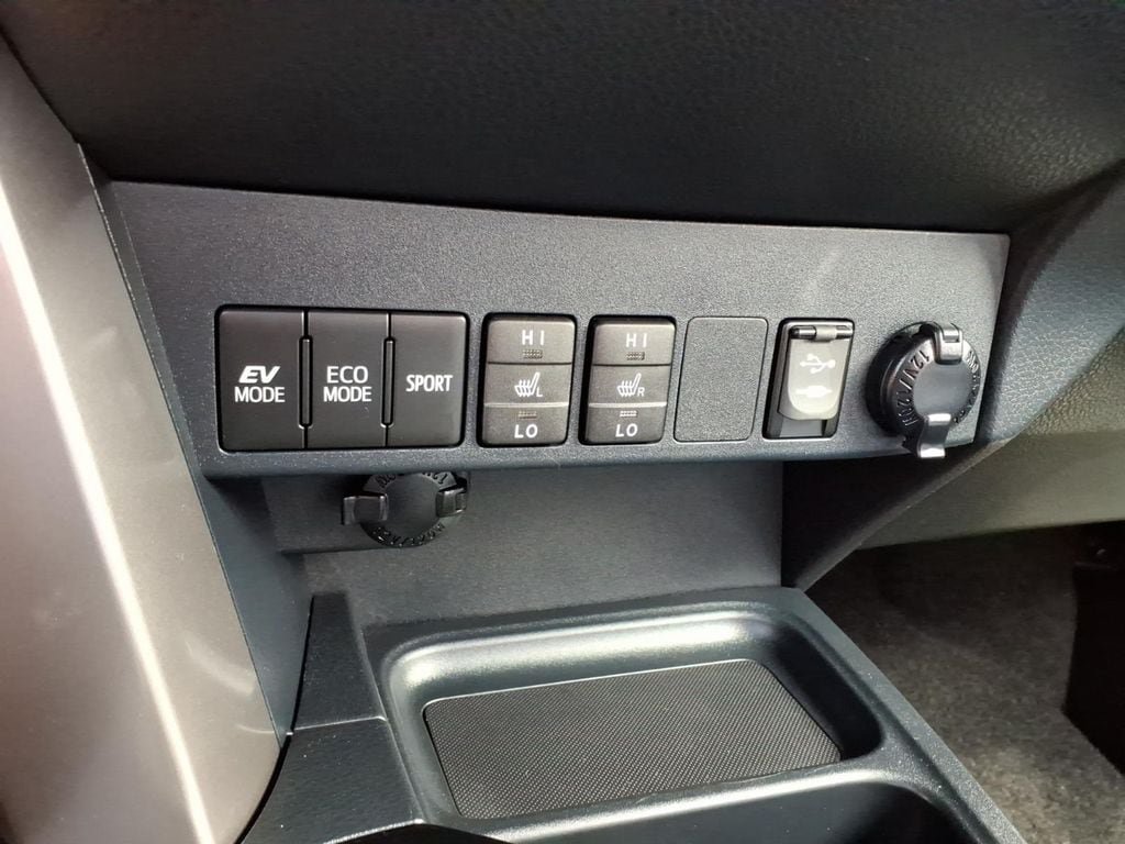 Used 2017 Toyota RAV4 Limited AWD/4WD image 29