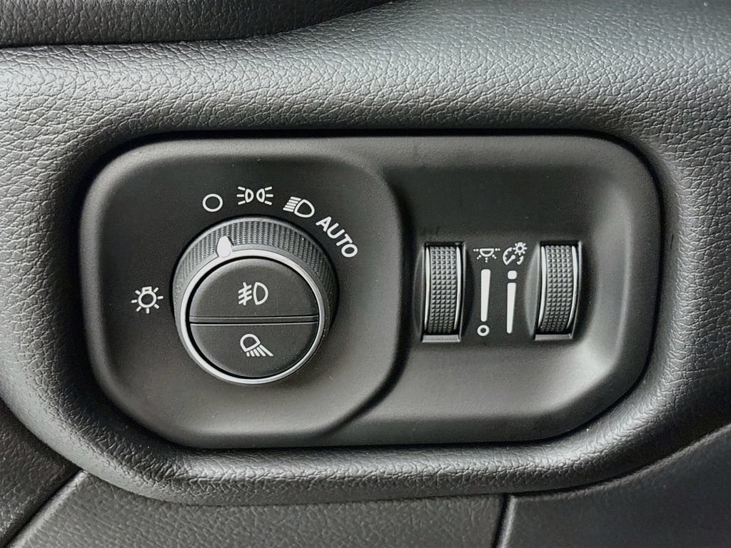 Used 2024 RAM 3500 Laramie AWD/4WD image 12