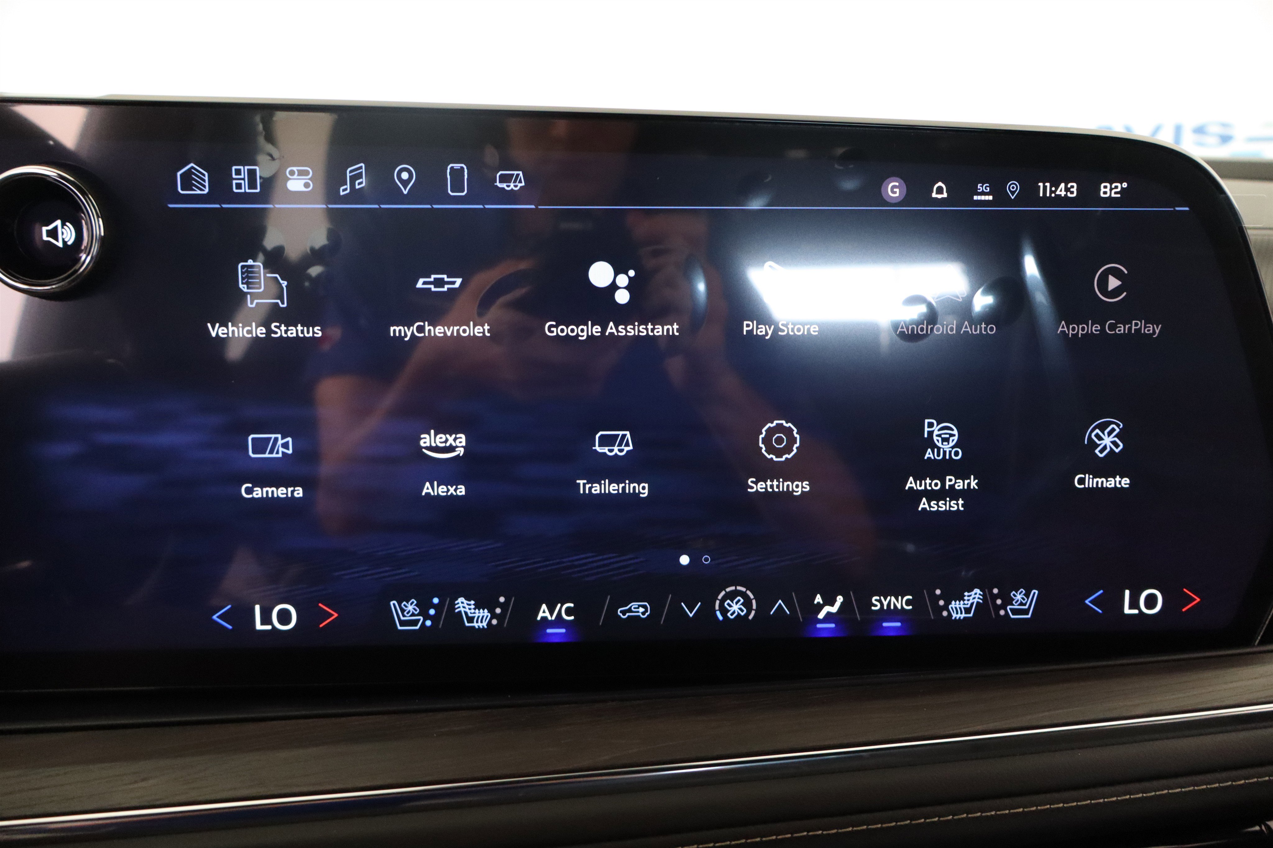 New 2025 Chevrolet Suburban Premier image 25