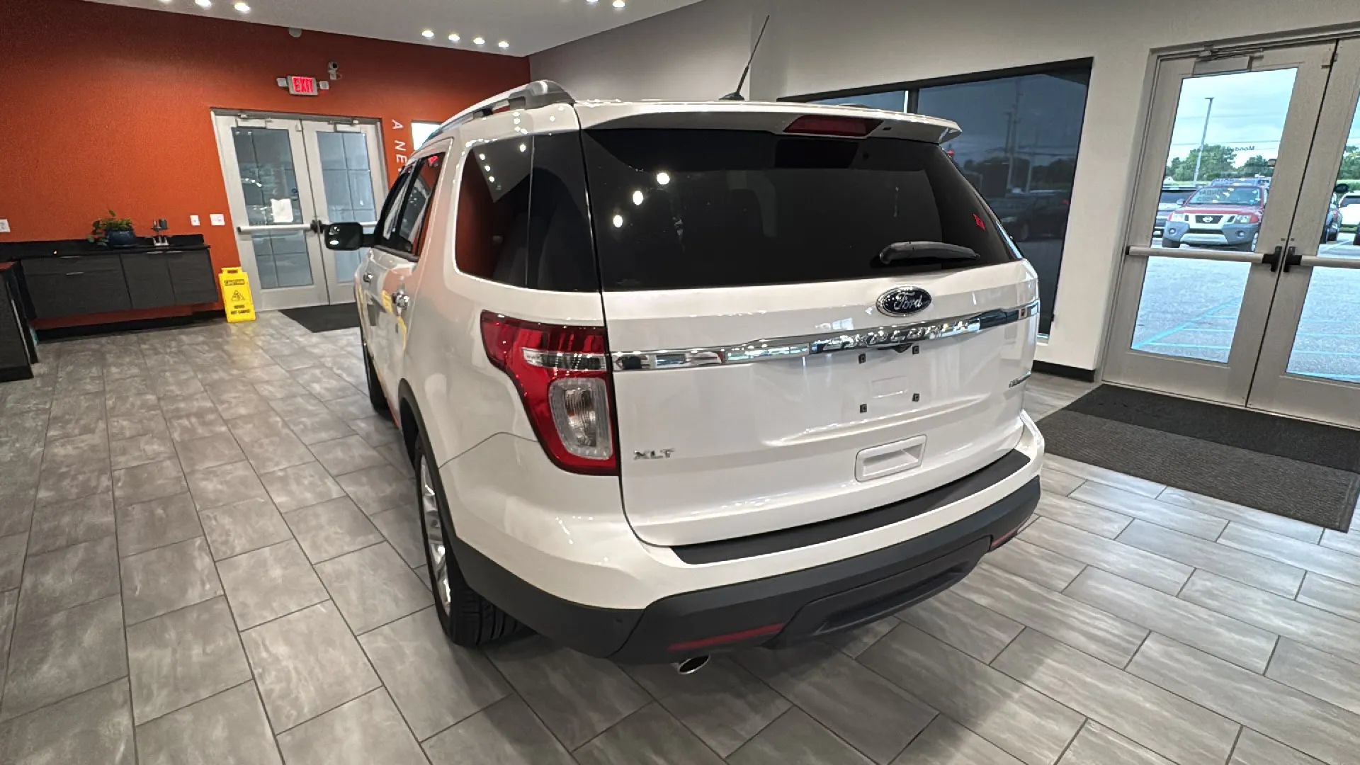 Used 2014 Ford Explorer XLT w/ Equipment Group 202A FWD image 12