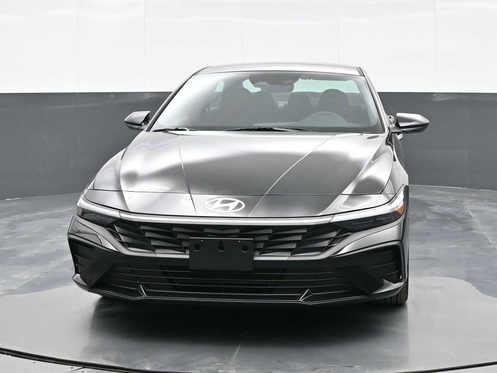 Certified 2025 Hyundai Elantra Sport w/ Cargo Package image 3