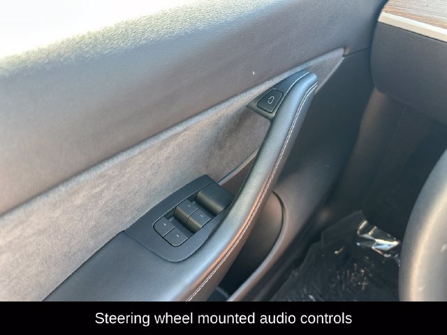 Used 2022 Tesla Model Y Long Range AWD/4WD image 16
