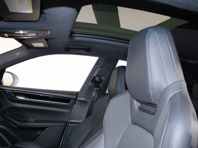 Used 2024 Porsche Macan 4 Electric image 13