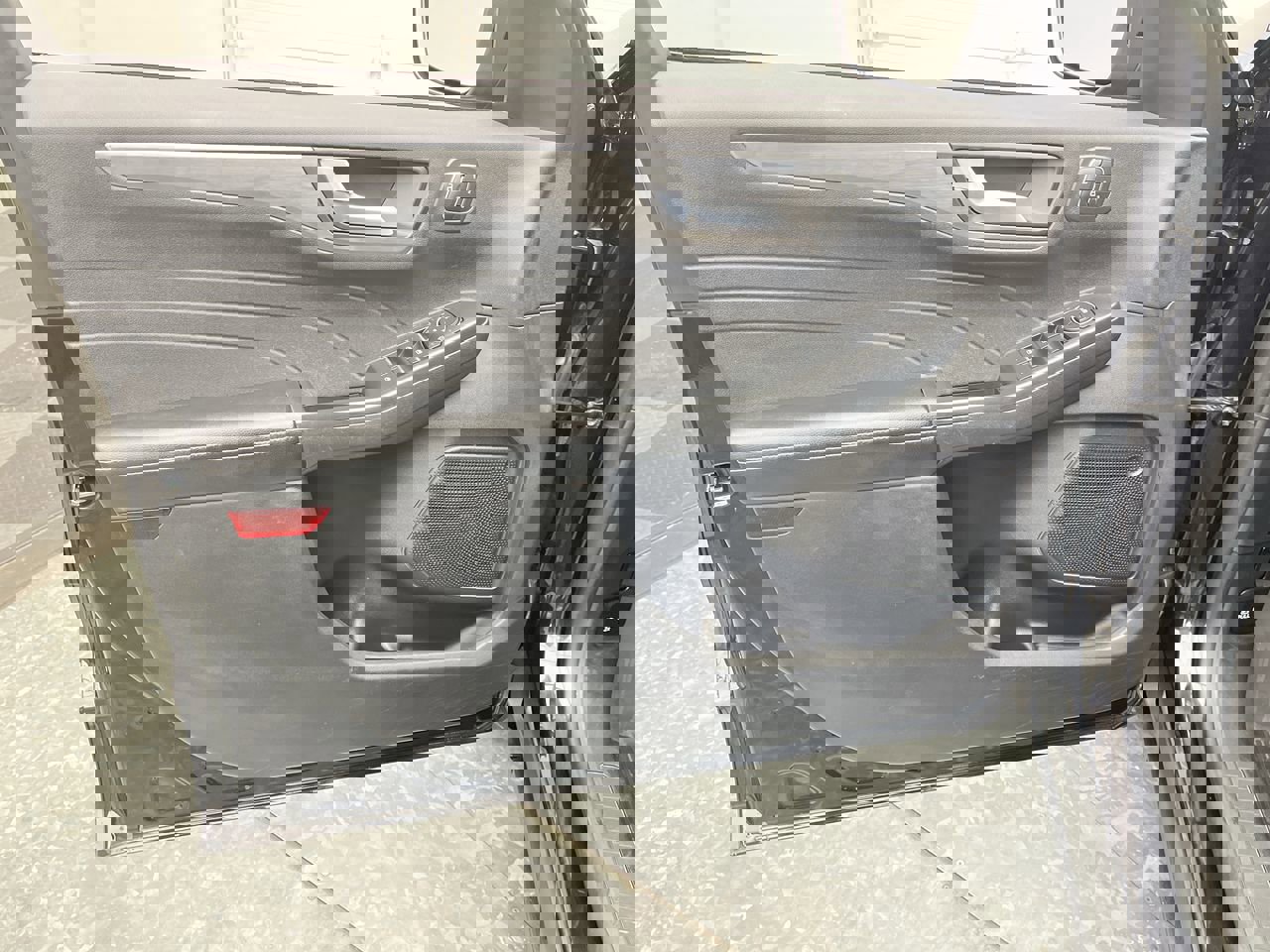 Certified 2022 Ford Escape Titanium w/ Class II Trailer Tow Package image 9