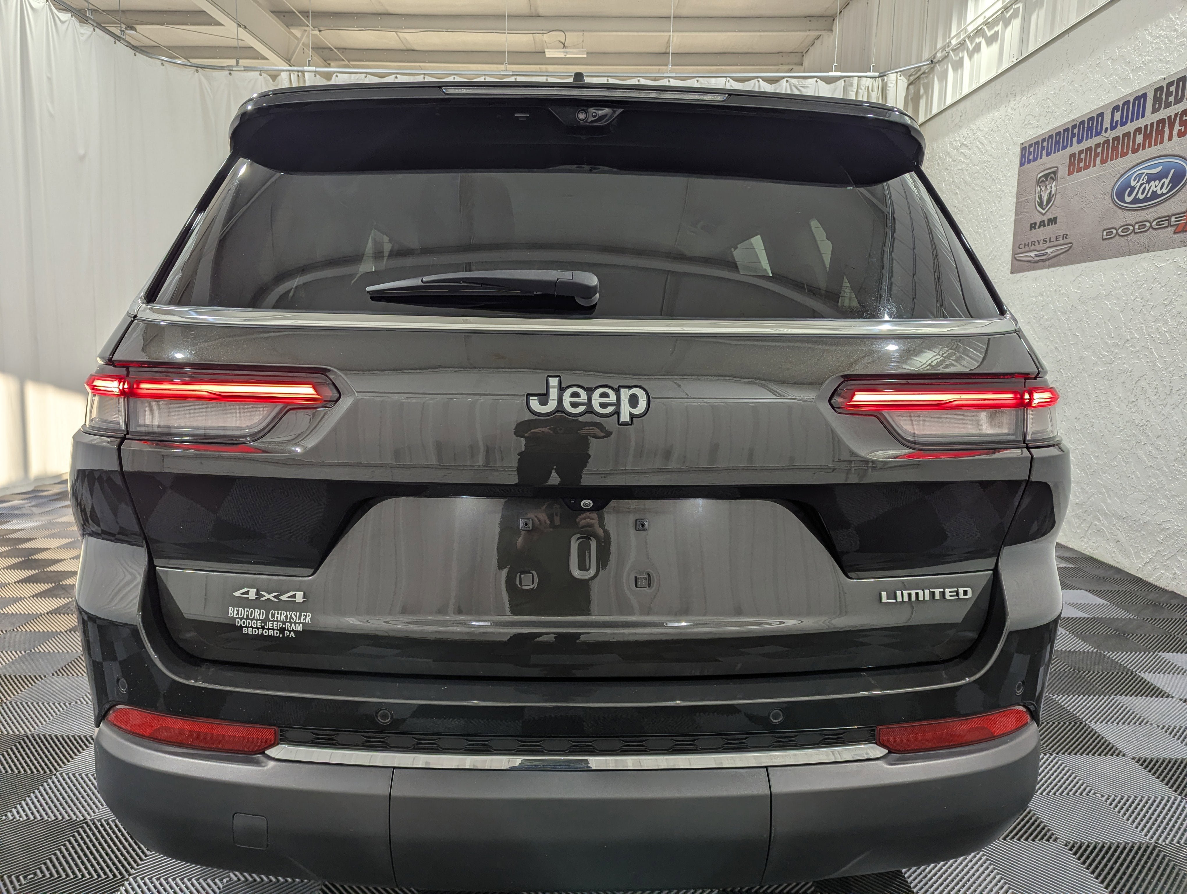 Used 2023 Jeep Grand Cherokee L Limited w/ Luxury Tech Group II image 9