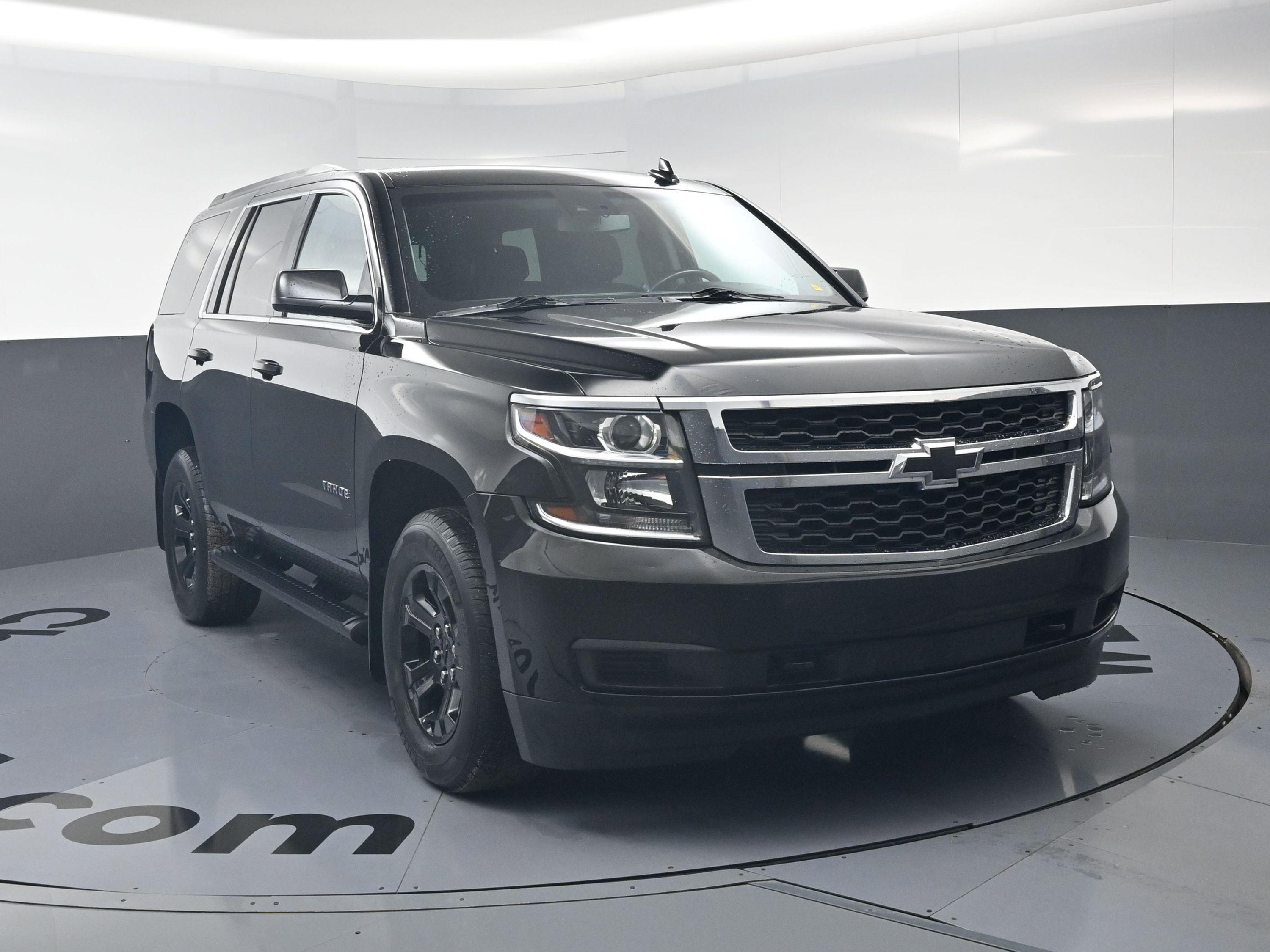 Used 2019 Chevrolet Tahoe LS w/ Enhanced Driver Alert Package AWD/4WD image 3