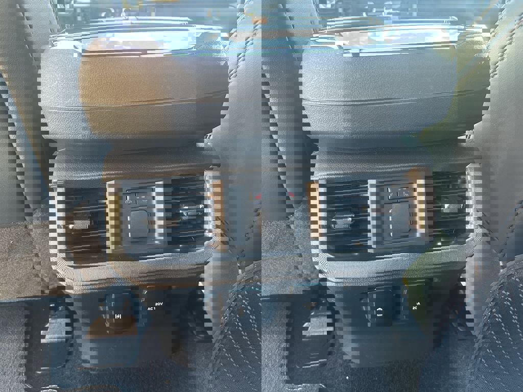 Used 2022 Ford F150 Platinum w/ Equipment Group 701A High image 11