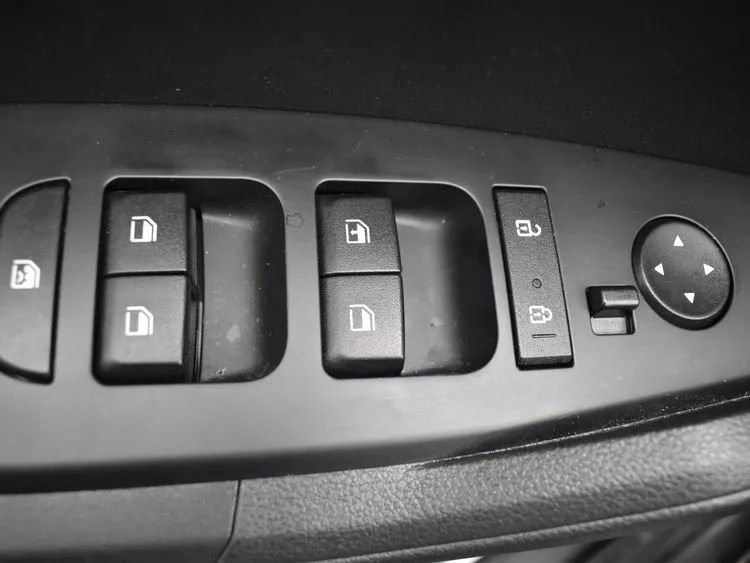 Used 2025 Kia Sportage LX image 21