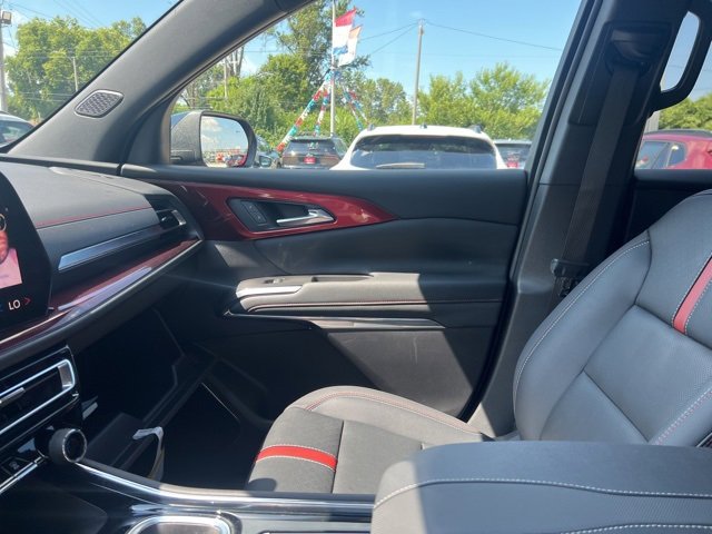 Certified 2024 Chevrolet Traverse RS w/ LPO, Floor Liner Package image 24