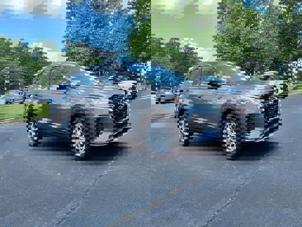 New 2025 Nissan Kicks Play S