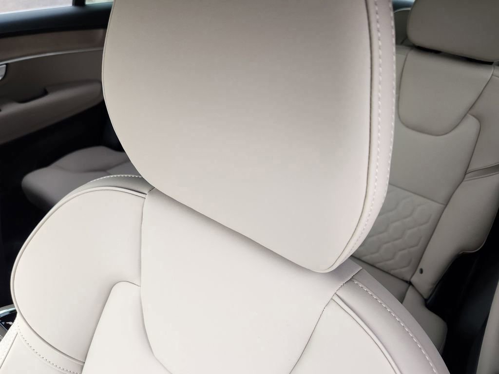 New 2026 Volvo XC90 T8 Plus w/ Protection Package Premier image 5