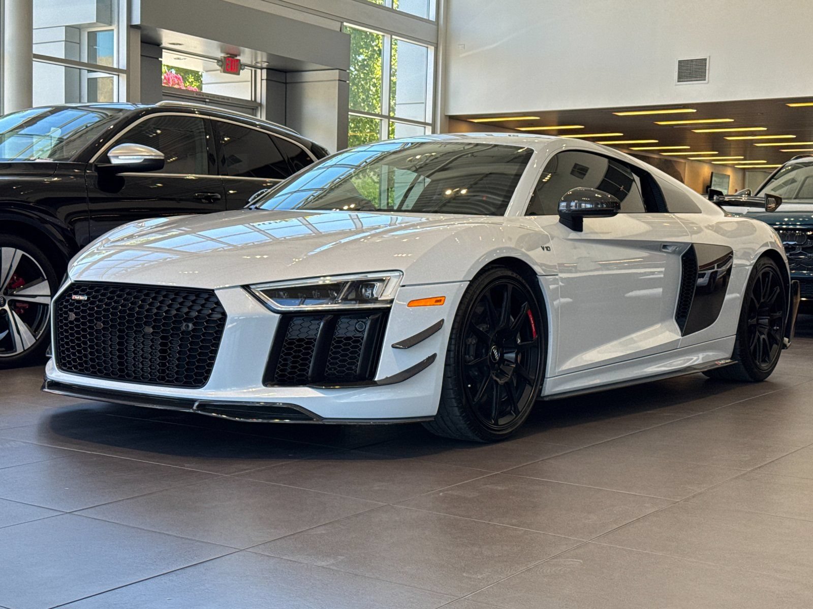 Used 2018 Audi R8 V10 plus w/ Full Leather Package AWD/4WD image 2
