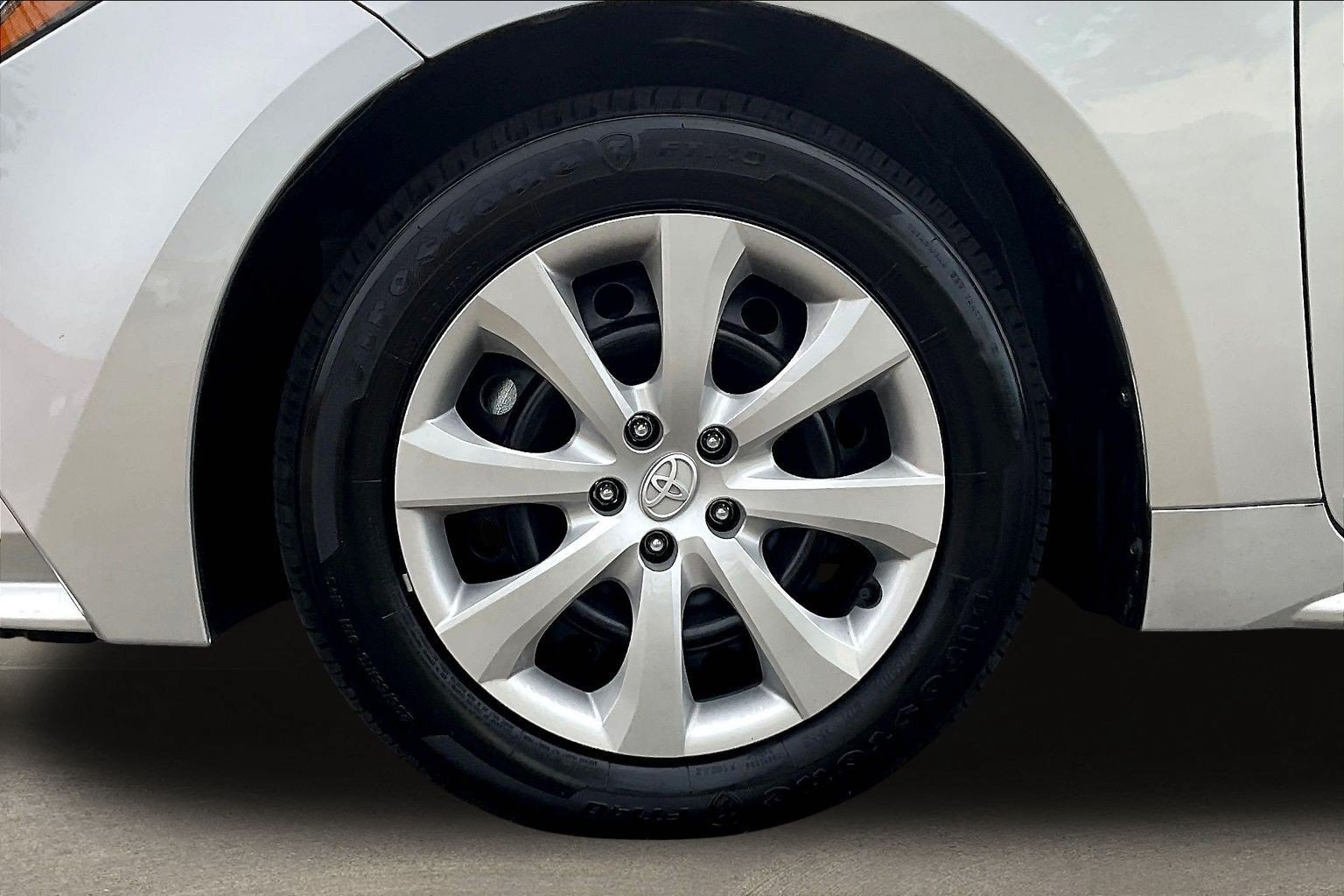 Used 2026 Toyota Corolla LE FWD image 32