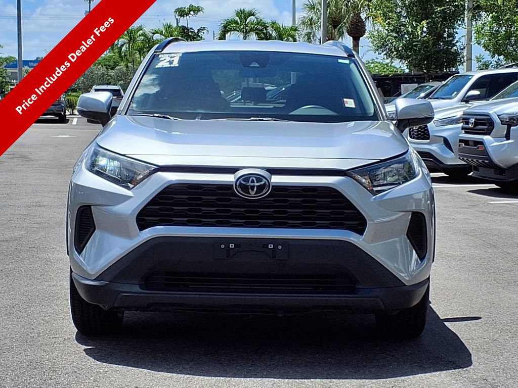 Used 2021 Toyota RAV4 LE AWD/4WD image 2