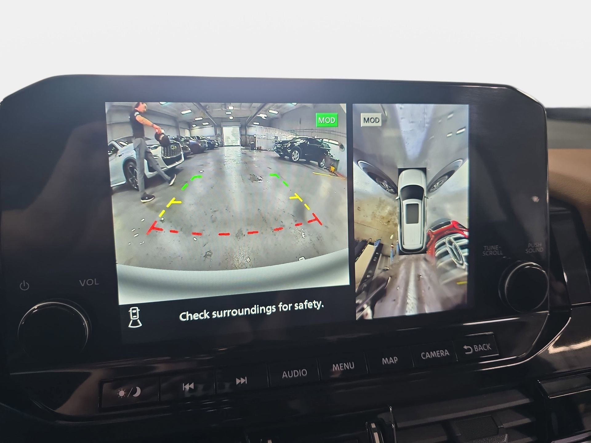 Used 2025 Nissan Pathfinder Platinum FWD image 23