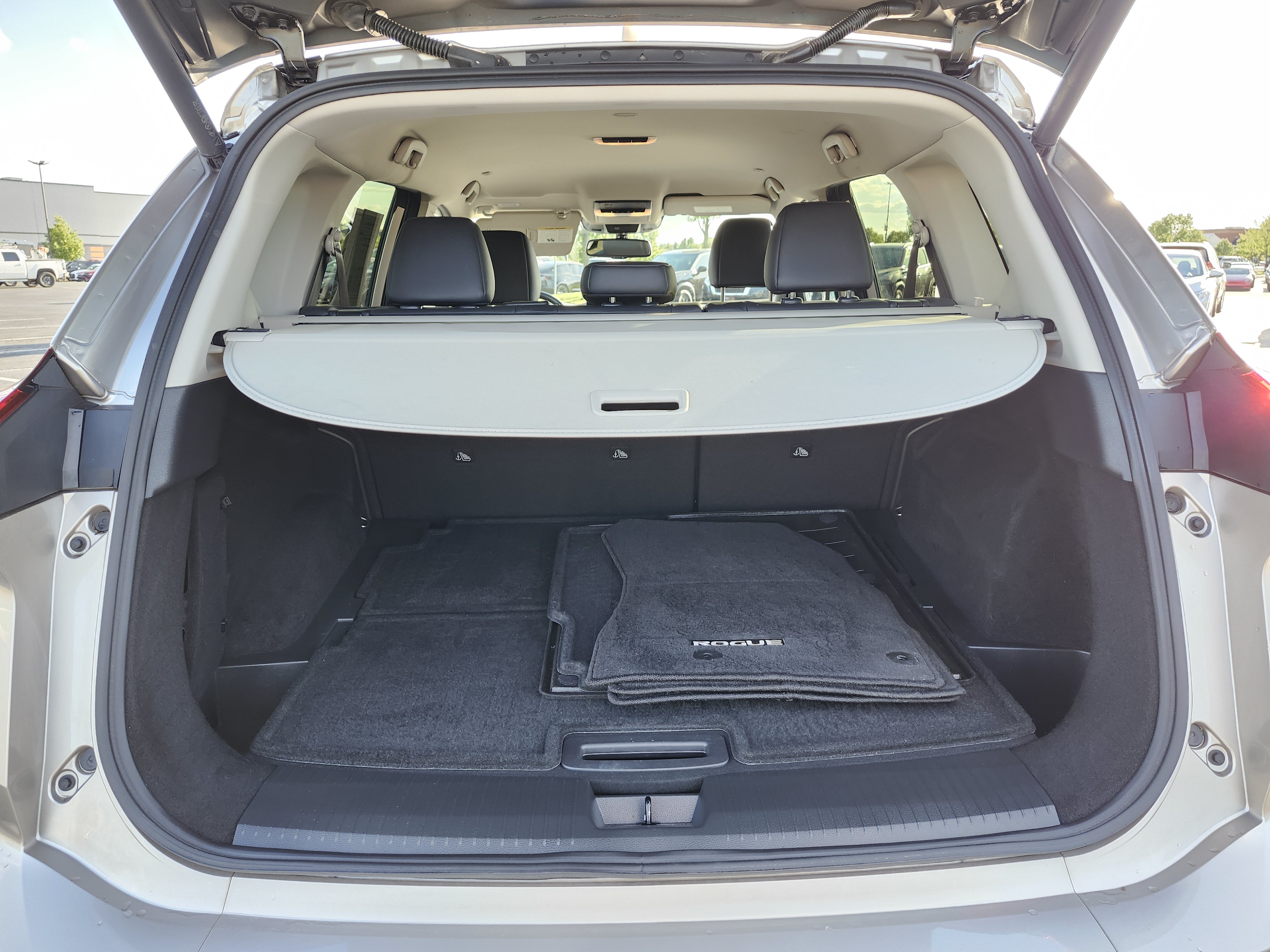 Used 2024 Nissan Rogue SL AWD/4WD image 18