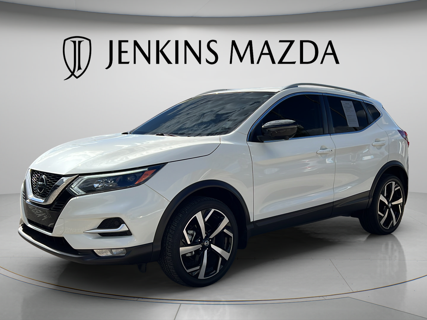 Used 2021 Nissan Rogue Sport SL w/ Premium Package FWD image 3