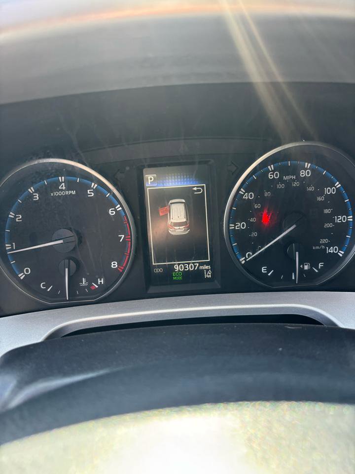 Used 2018 Toyota RAV4 LE w/ All Weather Liner Package AWD/4WD image 16