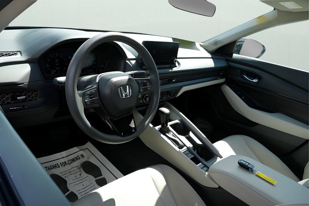 Used 2025 Honda Accord SE image 11