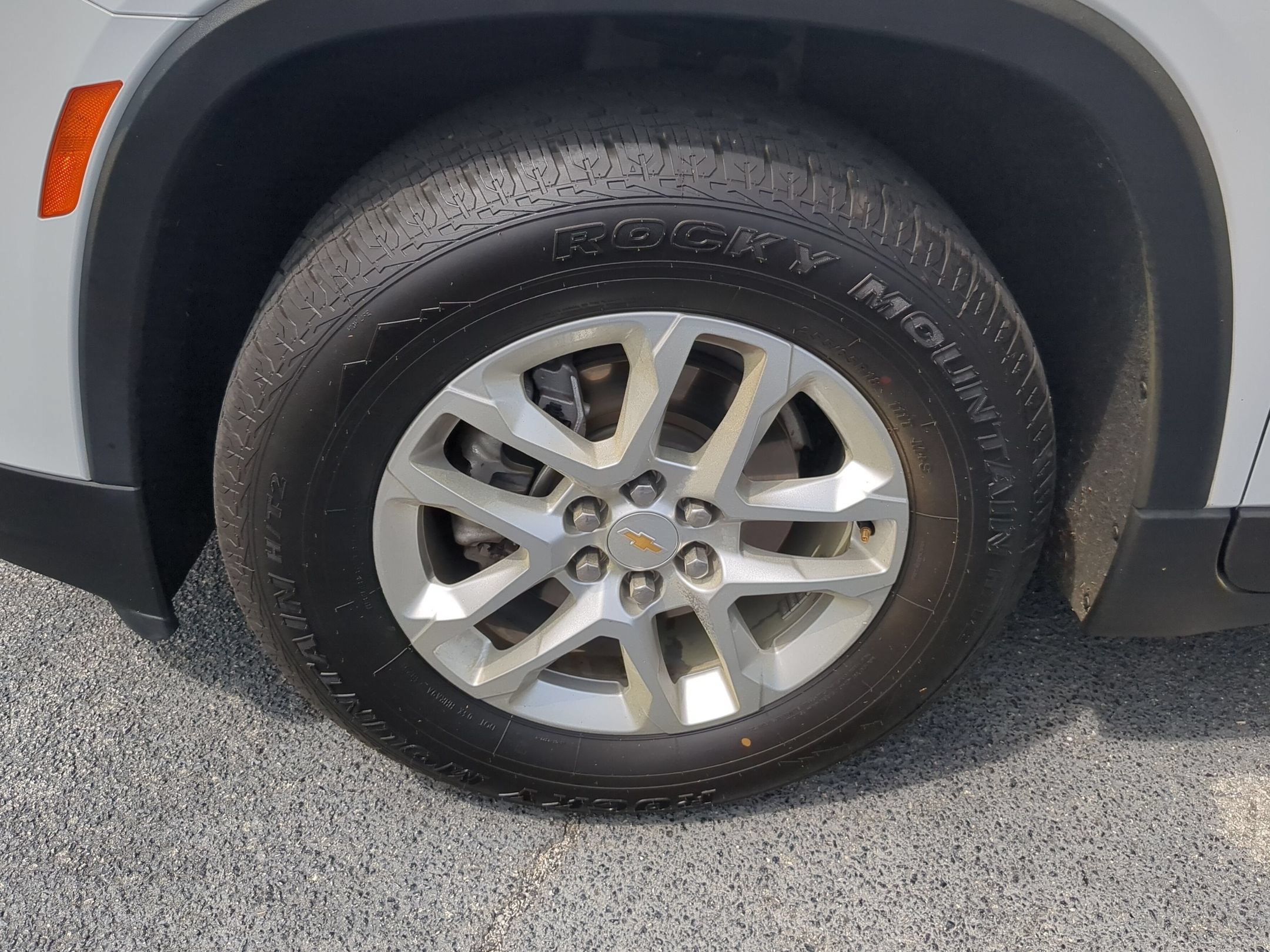 Used 2023 Chevrolet Traverse LS FWD image 10