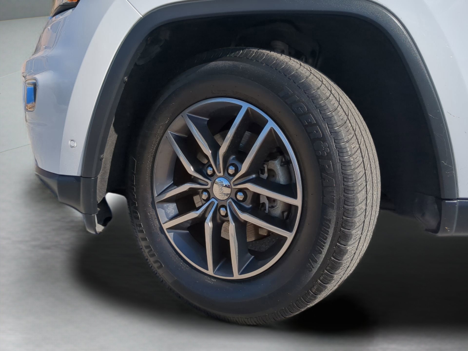 Used 2018 Jeep Grand Cherokee Limited image 63