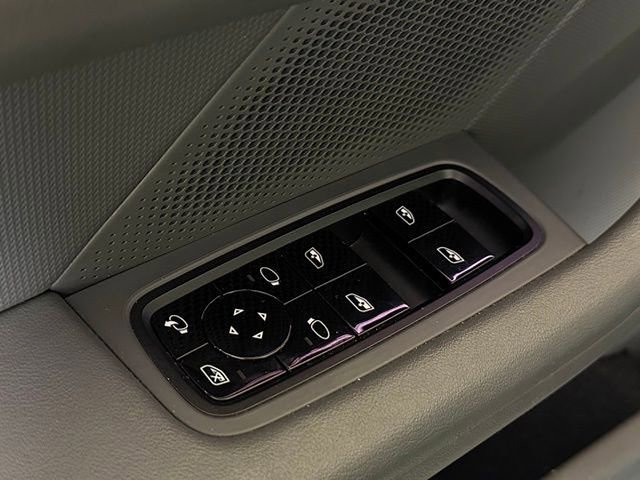 Used 2021 Porsche Taycan image 25
