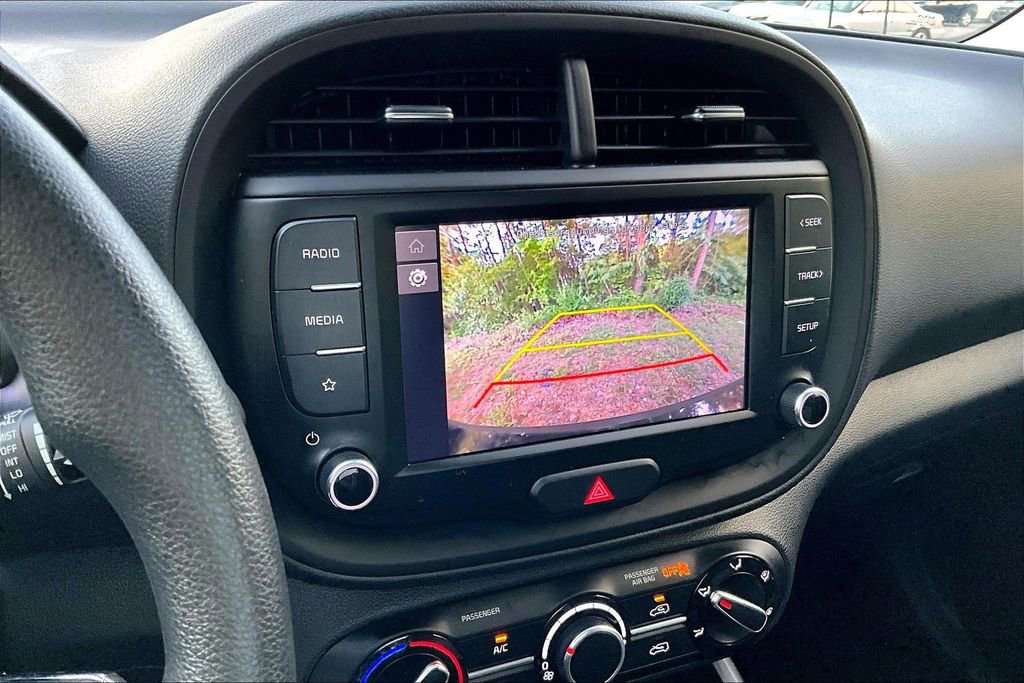 Used 2023 Kia Soul LX w/ LX Technology Package FWD image 11