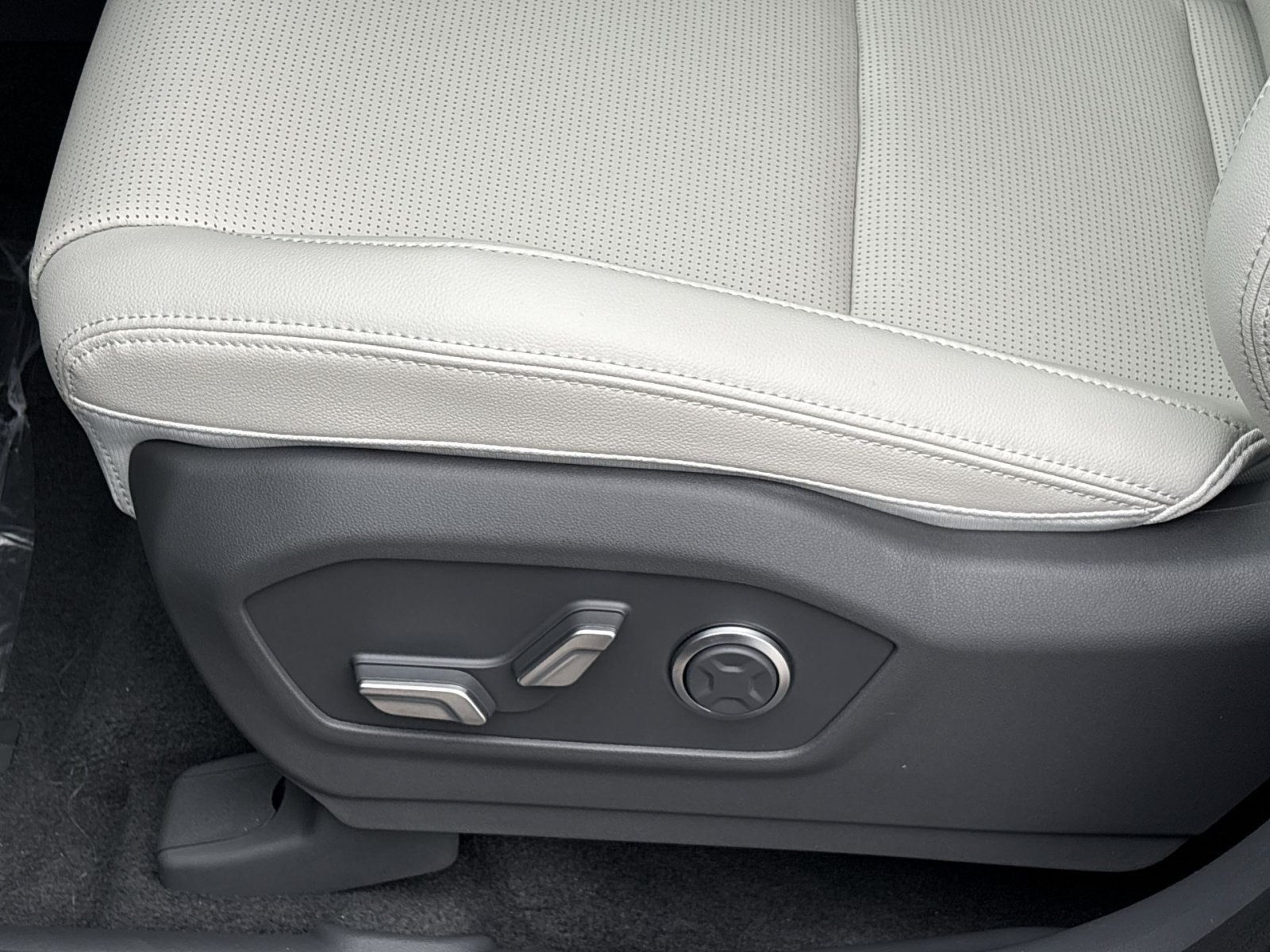 New 2027 Hyundai Santa Fe Limited FWD image 14
